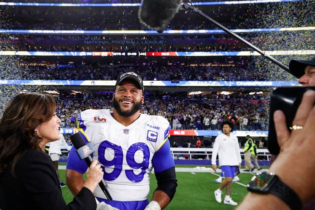 USA AMERICAN FOOTBALL SUPER BOWL LVI Los Angeles Rams at Cincinnati Bengals epa09754497 Los Angeles Rams defensive end Aaron Donald tears up as he does a post-game interview after the Los Angeles Rams defeated the Cincinnati Bengals to win Super Bowl LVI at SoFi Stadium in Inglewood, California, USA, 13 February 2022. The annual Super Bowl is the Championship game of the NFL, American Football Herren, USA between the AFC Champion and the NFC Champion and has been held every year since January of 1967. Inglewood United States  Copyright: xJOHNxG.xMABANGLOx