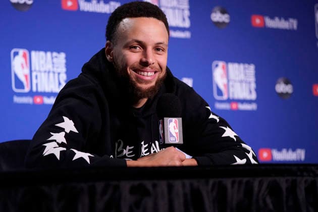 USA BASKETBALL NBA, Basketball Herren, USA FINALS Toronto Raptors at Golden State Warriors epa07631465 Golden State Warriors guard Stephen Curry responds to questions during the NBA Finals press conferences at Oracle Arena in Oakland, California, USA, 06 June 2019. OAKLAND United States  Copyright: xJOHNxG.xMABANGLOx