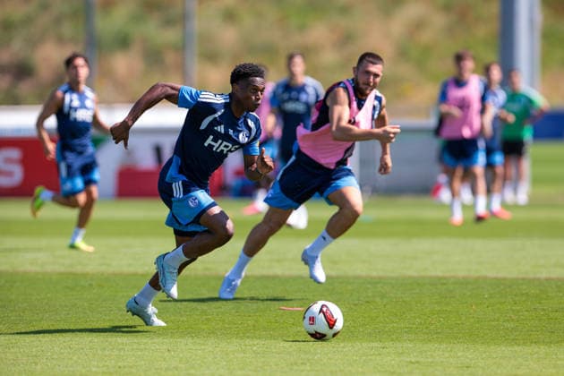 July 15, 2026, Soccer, FC Schalke 04 training session featuring Junior Adamu (FC Schalke 04) and Hasan Kurucay (FC Schalke 04), Gelsenkirchen, FC Schalke 04 training facility, North Rhine-Westphalia, Germany, xRHR PHOTO YYx Copyright: RHR-FOTOx RHR-FOTO YY