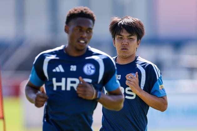 July 15, 2026, Soccer, FC Schalke 04 training session featuring Junior Adamu (FC Schalke 04) and Satoshi Tanaka (FC Schalke 04), Gelsenkirchen, FC Schalke 04 training facility, North Rhine-Westphalia, Germany, xRHR PHOTO YYx Copyright: RHR-FOTOx RHR-FOTO YY