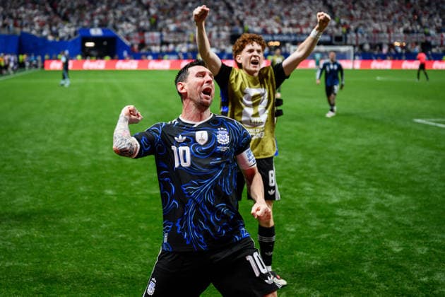 July 15, 2026: Lionel Messi and Valentin Barco of Argentina celebrate after the 1-2 score during the 2026 FIFA World Cup soccer semifinal match between England and Argentina on July 15, 2026 in Atlanta. Photo by Joel Marklund. BILDBYRAN code JM JM0828 bbeng soccer football soccer World Cup soccer World Cup 2026 FIFA World Cup 2026 semifinal England Argentina celebration  Copyright: JOELxMARKLUND BB260715JM152