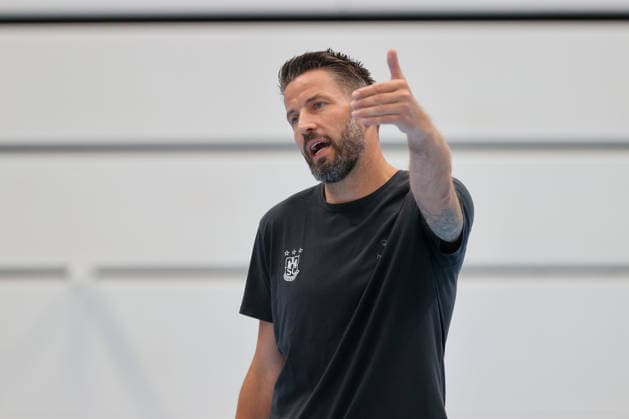 July 22, 2026, xtgx, Handball, Opel HBL, SC Magdeburg: First training session of the season by Bennet Wiegert in Magdeburg; coach gives instructions, gesturing with his arms, gesticulate, gives instructions in Magdeburg