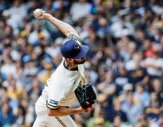Milwaukee Brewers relief pitcher Aaron Ashby throws in the sixth inning of the MLB, Baseball Herren, USA game between the New York Mets and the Milwaukee Brewers at American Family Field in Milwaukee, Wisconsin on Wednesday July 22, 2026.  MIL20260722823 TANNENxMAURY