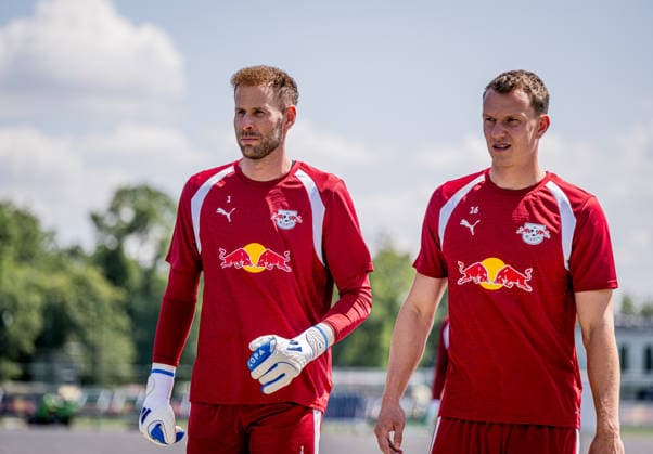 Leipzig goalkeeper Peter Gulacsi and Lukas Klostermann during training; RB Leipzig s first training session, July 13, 2026; Leipzig, Red Bull Academy; RB Leipzig training