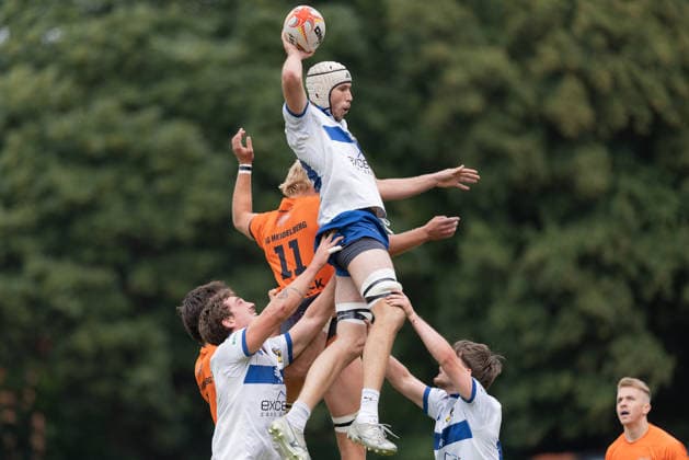 2026 German Sevens Rugby Championships: Ben Surblys TSV Handschuhsheim wins the coin toss against Hannes Adler RG Heidelberg. German Sevens Rugby Championships on July 23, 2026, in Hanover, Hanover, Lower Saxony, Germany, at Erika Fisch Stadium