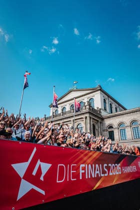 Men s Beach Volleyball: Allianz German Beach Club Finals—The 2026 Finals in Hanover: Hauptstadt Beacher vs. Beachvolley United, July 23, 2026. A packed grandstand at the stadium on Opernplatz in Hanover, Lower Saxony, Germany