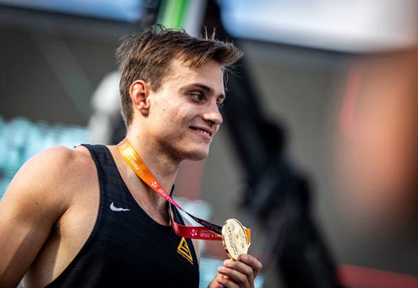 German Track and Field Championships—Men’s Pole Vault, Hanover, July 23, 2026 Marec Metzger of TSV Gräfelfing celebrates his gold medal at the German Track and Field Championships—Men’s Pole Vault—on July 23, 2026, at Opernplatz in Hanover, Lower Saxony Copyright: xBEAUTIFULxSPORTS R.xSchmittx