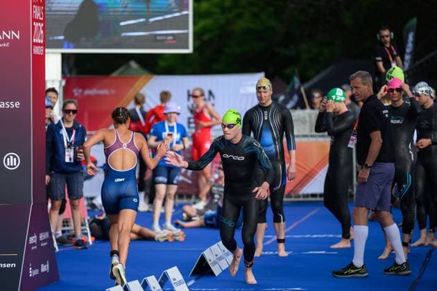 DTU German Triathlon Team Mixed Relay Championships as part of Die Finals Hannover: Lene Marlin Löwe of Tri Team Hamburg e.V. hands off to Daniel Hahn of Tri Team Hamburg e.V. at the DTU German Triathlon Team Mixed Relay Championships as part of Die Finals Hannover, July 23, 2026. COPYRIGHT Petko Beier petkobeier.de Steinhuder Meer, Germany