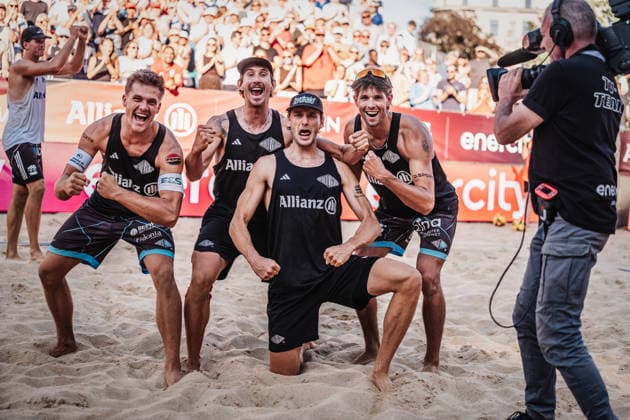 Men s Beach Volleyball Allianz German Beach Club Finals The 2026 Finals Hanover Olympic Sport Eintracht Sponten vs. Hauptstadt Beacher July 24, 2026 (from left) Luis Kubo, Lukas Pfretzschner, Paul Henning, and Niklas Held celebrate after winning the four-on-four match in the Golden Set at Opernplatz in Hanover, Lower Saxony, Germany