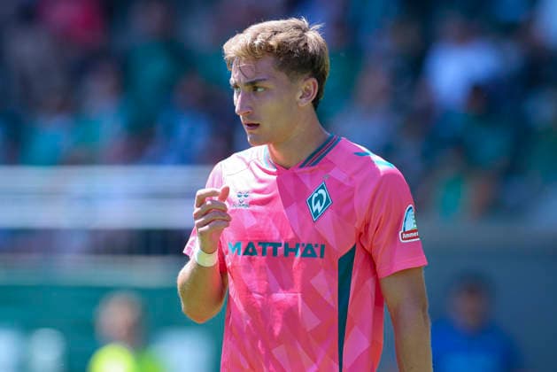 Ivan San Jose Cantalejo Chuki watching Werder Bremen, Friendly match, Werder Bremen vs. VfL Bochum, Parkstadion on July 25, 2026, in Zell am Ziller, Austria. Photo by Marco Steinbrenner, DeFodi Images. Ivan San Jose Cantalejo Chuki, Werder Bremen, looks on during a friendly match between Werder Bremen and VfL Bochum at Parkstadion, July 25, 2026, in Zell am Ziller, Austria. Photo by Marco Steinbrenner, DeFodi Images
