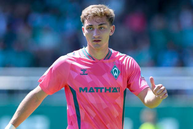Ivan San Jose Cantalejo Chuki of Werder Bremen gestures, Friendly match, Werder Bremen vs. VfL Bochum, Parkstadion on July 25, 2026, in Zell am Ziller, Austria. Photo by Marco Steinbrenner, DeFodi Images. Ivan San Jose Cantalejo Chuki of Werder Bremen gestures, Friendly match, Werder Bremen vs. VfL Bochum, Parkstadion, July 25, 2026, in Zell am Ziller, Austria. Photo by Marco Steinbrenner, DeFodi Images