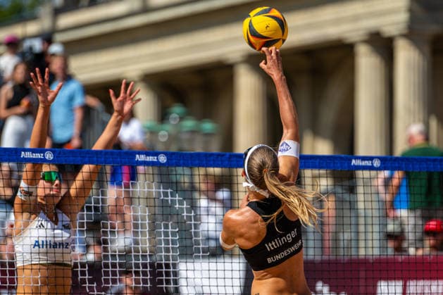 Eintracht Spontent Ittlinger van de Velde (Black) vs. BR Volleys Maidhof (Black and White) Women s Beach Volleyball Final, The Finals 2026, July 25, 2026, Opernplatz, Hanover, GER, Copyright: xJanxGuentherx