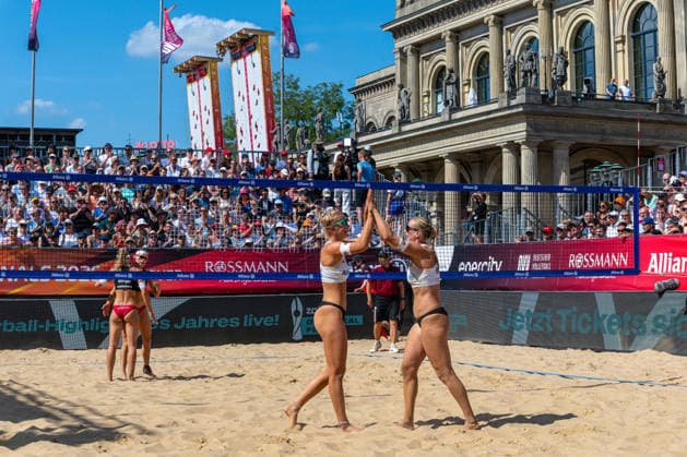 Eintracht Spontent Ittlinger van de Velde (Black) vs. BR Volleys Maidhof (Black and White) Women s Beach Volleyball Final, The Finals 2026, July 25, 2026, Opernplatz, Hanover, GER, Copyright: xJanxGuentherx