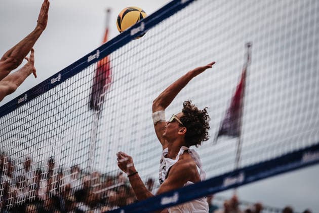 Men s Beach Volleyball Allianz German Beach Club Finals The 2026 Finals in Hanover: Eintracht Spontent Düsseldorf vs. Hauptstadt Beacher Berlin, July 26, 2026. Filo Wüst on the attack at Opernplatz in Hanover, Lower Saxony, Germany