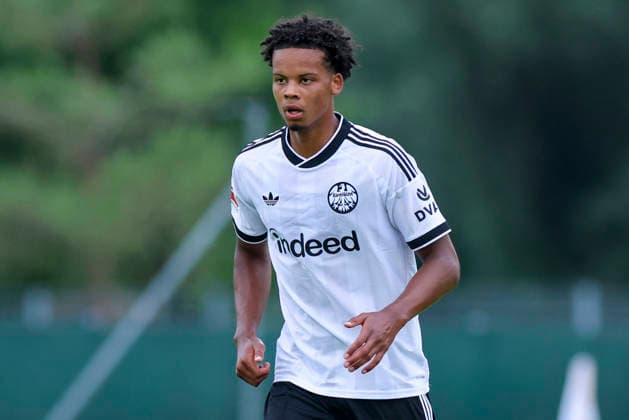 Julian Etse of Eintracht Frankfurt watches during the friendly match between Trabzonspor and Eintracht Frankfurt, SAK Sportanlage Nonntal on July 26, 2026, in Salzburg, Austria. Photo by Marco Steinbrenner, DeFodi Images. Julian Etse of Eintracht Frankfurt looks on during the friendly match between Trabzonspor and Eintracht Frankfurt at SAK Sportanlage Nonntal on July 26, 2026 in Salzburg, Austria. Photo by Marco Steinbrenner, DeFodi Images