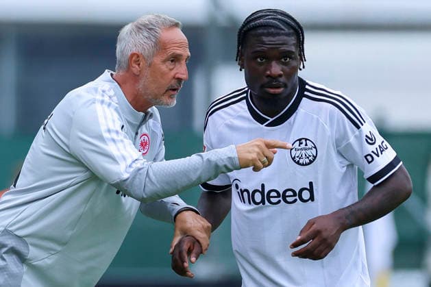 Adi Hütter, coach of Eintracht Frankfurt, and Dina Ebimbe, a junior player for Eintracht Frankfurt, chat during the friendly match between Trabzonspor and Eintracht Frankfurt at the SAK Sportanlage Nonntal in Salzburg on July 26, 2026, Austria. Photo by Marco Steinbrenner, DeFodi Images. Eintracht Frankfurt coach Adi Hütter and Eintracht Frankfurt youth player Dina Ebimbe talk together during the friendly match between Trabzonspor and Eintracht Frankfurt at SAK Sportanlage Nonntal on July 26, 2026 in Salzburg, Austria. Photo by Marco Steinbrenner, DeFodi Images