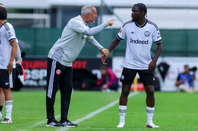 Adi Hütter, coach of Eintracht Frankfurt, and Dina Ebimbe, a junior player for Eintracht Frankfurt, chat during the friendly match between Trabzonspor and Eintracht Frankfurt at the SAK Sportanlage Nonntal in Salzburg on July 26, 2026, Austria. Photo by Marco Steinbrenner, DeFodi Images. Eintracht Frankfurt coach Adi Hütter and Eintracht Frankfurt youth player Dina Ebimbe talk together during the friendly match between Trabzonspor and Eintracht Frankfurt at SAK Sportanlage Nonntal on July 26, 2026 in Salzburg, Austria. Photo by Marco Steinbrenner, DeFodi Images