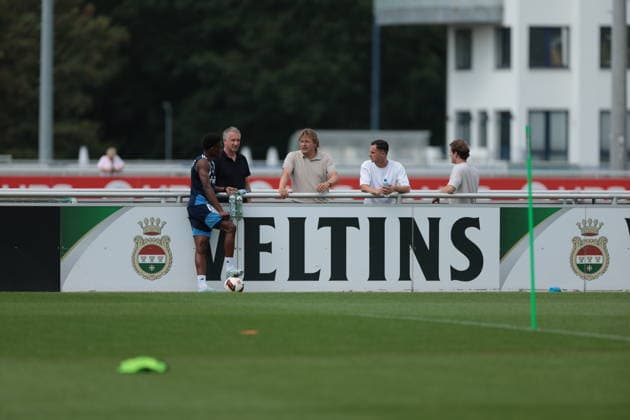 July 30, 2026, Soccer, FC Schalke 04 training session featuring Junior Adamu of FC Schalke 04, Sporting Director Frank Baumann of FC Schalke 04, Director of Professional Soccer Youri Mulder of FC Schalke 04, Squad Planner Maximilian Lüftl, FC Schalke 04, Gelsenkirchen, FC Schalke 04 Training Facility, North Rhine-Westphalia, Germany, xRHR, PHOTO YYx Copyright: RHR-FOTOx RHR-FOTO YY