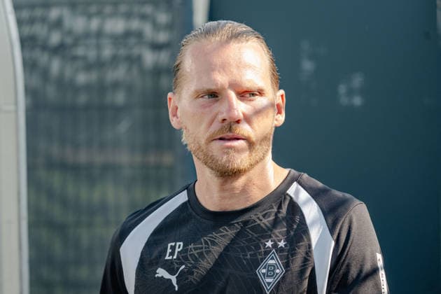 Eugen Polanski, Borussia Mönchengladbach, coach on his way to the training field. Public training session for Borussia Mönchengladbach at the ista Borussia Park training facility, Bundesliga 1, soccer, 2026–2027 season, July 30, 2026: Borussia Mönchengladbach open training session, Bundesliga 1, 2026–2027 season, July 30, 2026, Mönchengladbach Copyright: xEibner-Pressefoto ThomasxHaeslerx EP_THR