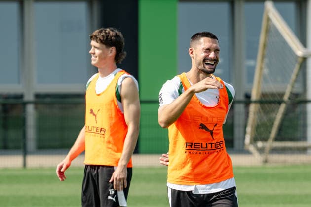 Tim Kleindienst of Borussia Mönchengladbach, 11, laughs at yet another missed shot. Borussia Mönchengladbach public training session at the training facility at ista Borussia Park, Bundesliga 1, soccer, 2026–2027 season, July 30, 2026, Borussia Mönchengladbach public training session, Bundesliga 1, 2026–2027 season, July 30, 2026, Mönchengladbach Copyright: xEibner-Pressefoto ThomasxHaeslerx EP_THR