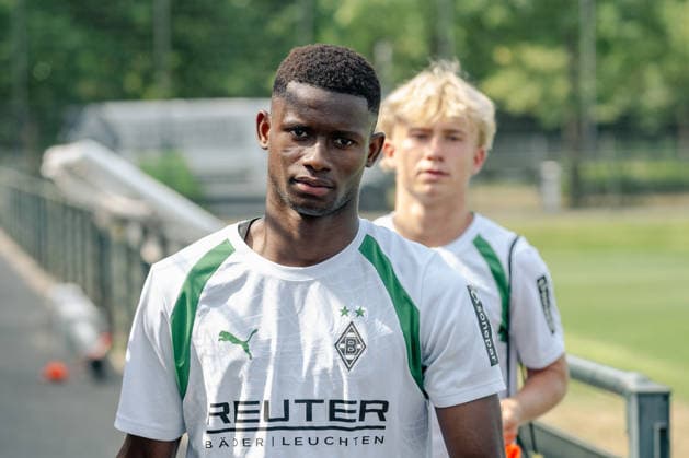 Iaia Manco Danfa, Borussia Mönchengladbach, 39, on her way to the locker room. Public training session for Borussia Mönchengladbach at the ista Borussia Park training facility, Bundesliga 1, soccer, 2026–2027 season, July 30, 2026, Borussia Mönchengladbach public training session, Bundesliga 1, 2026–2027 season, July 30, 2026, Mönchengladbach Copyright: xEibner-Pressefoto ThomasxHaeslerx EP_THR