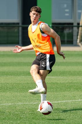 Philipp Sander of Borussia Mönchengladbach, No. 16, passed the ball. Borussia Mönchengladbach open practice at the training facility at ista Borussia Park, Bundesliga 1, soccer, 2026–2027 season, July 30, 2026, Borussia Mönchengladbach open practice, Bundesliga 1, 2026–2027 season, July 30, 2026, Mönchengladbach Copyright: xEibner-Pressefoto ThomasxHaeslerx EP_THR