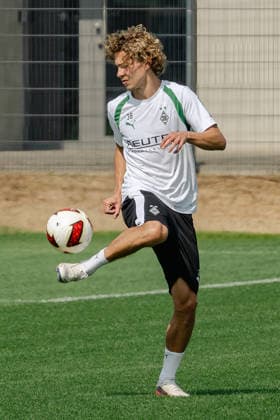 Hugo Bolin of Borussia Mönchengladbach, 38, keeping the ball in the air during an open training session at Borussia Mönchengladbach’s training facility at ista Borussia Park, Bundesliga 1, soccer, 2026–2027 season, July 30, 2026, Borussia Mönchengladbach public training session, Bundesliga 1, 2026–2027 season, July 30, 2026, Mönchengladbach Copyright: xEibner-Pressefoto ThomasxHaeslerx EP_THR