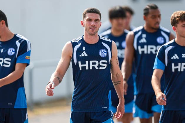 July 30, 2026, Soccer, FC Schalke 04 Training Session: Robin Gosens Arrives for Training at the FC Schalke 04 Training Facility in Gelsenkirchen, North Rhine-Westphalia, Germany xRHR PHOTO YYx Copyright: RHR-FOTOx RHR-FOTO YY