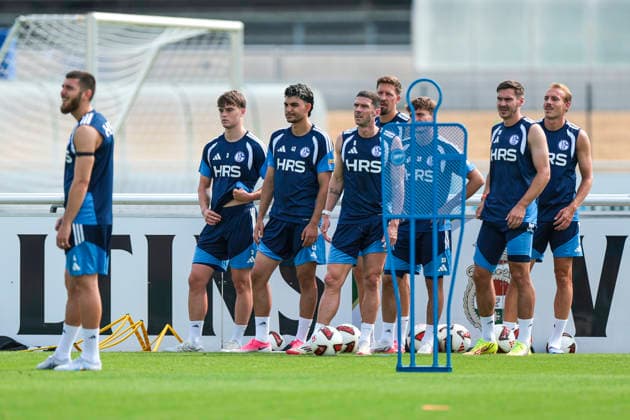 July 30, 2026, Soccer, FC Schalke 04 Training: Hasan Kurucay (FC Schalke 04), Dylan Leonard (FC Schalke 04), Mertcan Ayhan (FC Schalke 04), Robin Gosens (FC Schalke 04), Janik Bachmann (FC Schalke 04), Vitalie Becker (FC Schalke 04), Maximilian Wöber (FC Schalke 04), Timo Becker (FC Schalke 04), Gelsenkirchen, FC Schalke 04 training grounds, North Rhine-Westphalia, Germany, xRHR, PHOTO YYx Copyright: RHR-FOTOx RHR-FOTO YY