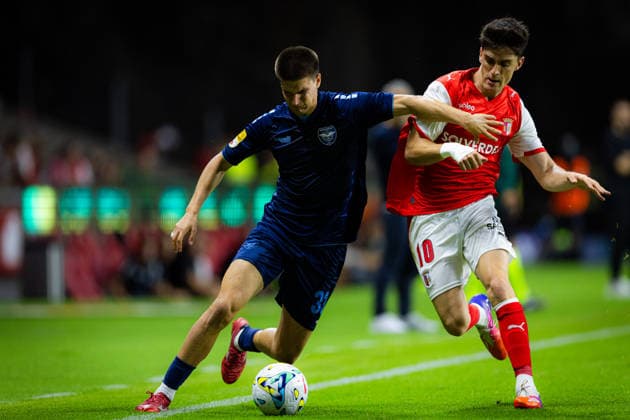 Nikola Djuricic and Pau Victor seen during UEFA Conference League qualifying game between teams of SC Braga and FK Zeleznicar Pancevo (Luis Santos Ball Raw Images) Braga Estadio Municipal de Braga Portugal Copyright: xLuisxSantosx luissantos_braga_zeleznicar_2627_65