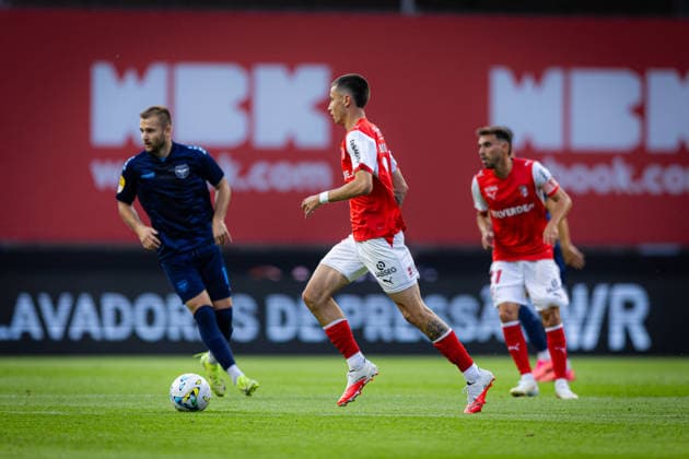 Denis HuseinbaÅ¡iÄ‡ seen during UEFA Conference League qualifying game between teams of SC Braga and FK Zeleznicar Pancevo (Luis Santos Ball Raw Images) Braga Estadio Municipal de Braga Portugal Copyright: xLuisxSantosx luissantos_braga_zeleznicar_2627_51