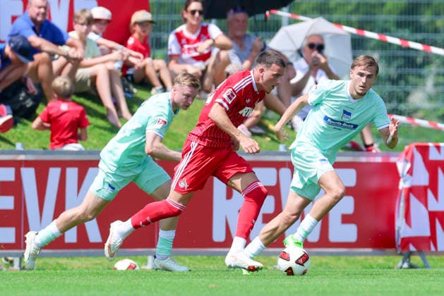 Julian Eitschberger (Hertha BSC Berlin), Said El Mala (1. FC Köln), and Marten Winkler (Hertha BSC Berlin) battle for the ball, Friendly match, 1. FC Köln vs. Hertha BSC Berlin, Koasastadion on July 31, 2026, in St. Johann in Tirol, Austria. Photo by Marco Steinbrenner, DeFodi Images. Julian Eitschberger (Hertha BSC Berlin), Said El Mala (1. FC Köln), and Marten Winkler (Hertha BSC Berlin) battle for the ball, Friendly match, 1 FC Köln vs. Hertha BSC Berlin, Koasastadion, July 31, 2026, in St. Johann in Tirol, Austria. Photo by Marco Steinbrenner, DeFodi Images