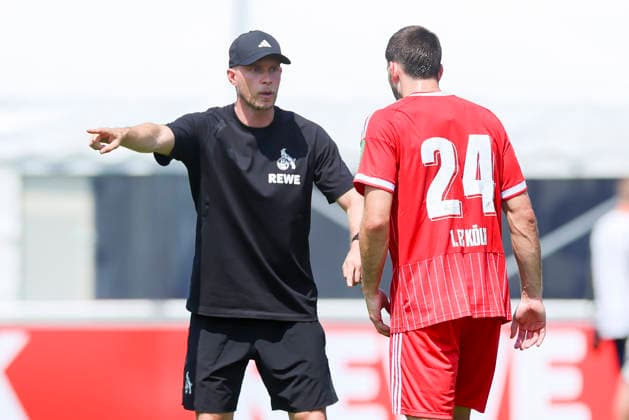 Coach Rene Wagner of 1. FC Köln and Luka Lochoshvili of 1. FC Köln are talking, Friendly match, 1. FC Köln vs. Hertha BSC Berlin, Koasa Stadium on July 31, 2026, in St. Johann in Tirol, Austria. Photo by Marco Steinbrenner, DeFodi Images. Coach Rene Wagner of 1. FC Köln and Luka Lochoshvili of 1. FC Köln are talking, Friendly match, 1. FC Köln vs. Hertha BSC Berlin, Koasa Stadium, July 31, 2026, in St. Johann in Tirol, Austria. Photo by Marco Steinbrenner, DeFodi Images