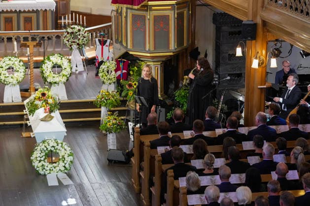 Funeral for rower Olaf Tufte, Horten, July 31, 2026. Jannike Kruse sings Fager kveldsol smiler during Olaf Karl Tufte’s funeral at Horten Church on Friday. Photo: Terje Bendiksby, NTB POOL, Horten, Norway. EDITORIAL USE ONLY. RESTRICTED USE FOR BETTING COMPANIES  Copyright: xTerjexBendiksbyx xNTBx