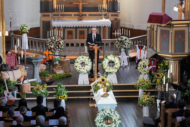 Funeral for rower Olaf Tufte in Horten, July 31, 2026. Jo Nesbø reads from his novel *Politi* during Olaf Karl Tufte’s funeral at Horten Church on Friday. Photo: Terje Bendiksby, NTB POOL, Horten, Norway. EDITORIAL USE ONLY. RESTRICTED USE FOR BETTING COMPANIES  Copyright: xTerjexBendiksbyx xNTBx