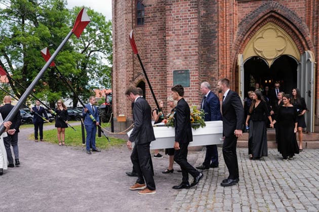 Funeral for rower Olaf Tufte, Horten, July 31, 2026. The casket of Olympic and World rowing champion Olaf Tufte is carried from Horten Church after his funeral service. Tufte died of a heart attack on July 21, at the age of 50. He retired after the Tokyo Olympics in 2021, bringing to a close an elite international career that spanned 26 seasons. Photo: Terje Bendiksby, NTB POOL, Horten, Norway. EDITORIAL USE ONLY. RESTRICTED USE FOR BETTING COMPANIES.  Copyright: xTerjexBendiksbyx xNTBx