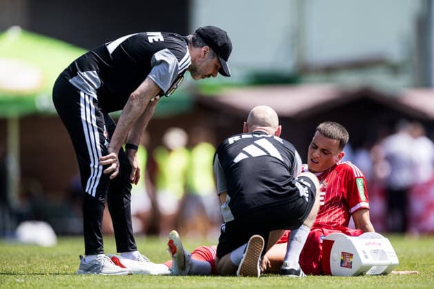 Sport Bilder des Tages ST. JOHANN IN TIROL, AUSTRIA - JULY 31: Said El Mala (1. FC Koeln, 13) being treated by medical during a friendly game between 1. FC Koeln vs. Hertha BSC Berlin at trainings camp of 1. FC Koeln in Kitzbuehel of season 2026 27 at Koasastadion on July 31, 2026 in St. Johann in Tirol, Austria. Austria Copyright: xSteffiexWunderlx