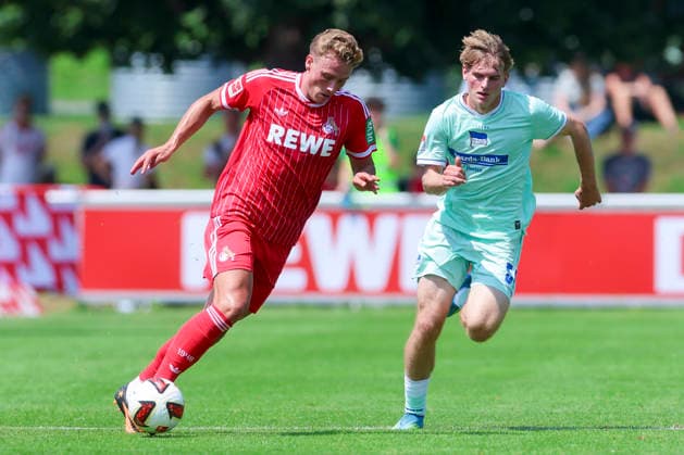 Sebastian Sebulonsen of 1. FC Köln and Mayson Grothe of Hertha BSC Berlin battle for the ball, Friendly match, 1 FC Köln vs. Hertha BSC Berlin, Koasastadion on July 31, 2026, in St. Johann in Tirol, Austria. Photo by Marco Steinbrenner, DeFodi Images. Sebastian Sebulonsen of 1 FC Köln and Mayson Grothe of Hertha BSC Berlin battle for the ball, Friendly match, 1 FC Köln vs. Hertha BSC Berlin, Koasastadion, July 31, 2026, in St. Johann in Tirol, Austria. Photo by Marco Steinbrenner, DeFodi Images