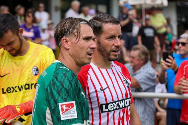 Felix Klaus of SpVgg Greuther Fürth, 30, and Christian Günter of SC Freiburg, 30, before kickoff; Austria; soccer; friendly match; 2026–2027; vs.; July 31, 2026; Schruns Soccer Field, Austria Copyright: xGrantxHubbsx