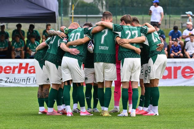 July 31, 2026 Soccer Season 2026–2027 Exhibition Match Friendly Match Preseason Match SC Freiburg SpVgg Greuther Fürth Kleeblatt Sports Photo by Zink xwoxzix; regulations prohibit any use of photographs as image sequences and or quasi-video; for editorial use only. Team Circle Squad The Fürth team before kickoff