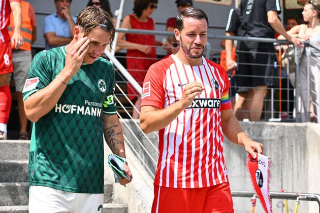July 31, 2026 Soccer Season 2026–2027 Exhibition Match Friendly Match Preseason Match SC Freiburg vs. SpVgg Greuther Fürth Kleeblatt Sports photo by Zink xwoxzix; regulations prohibit any use of photographs as image sequences and or quasi-video; for editorial use only. Felix Klaus 30, SpVgg Greuther Fürth; Christian Günter 30, SC Freiburg, before kickoff