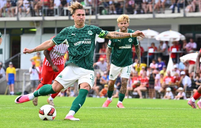 July 31, 2026 Soccer Season 2026–2027 Exhibition Match Friendly Match Preseason Match SC Freiburg SpVgg Greuther Fürth Kleeblatt Sports Photo by Zink xwoxzix; regulations prohibit any use of photographs as image sequences and or quasi-video; for editorial use only. Felix Klaus 30, SpVgg Greuther Fürth scores a goal—a shot on goal resulting in a 0–1 lead via a penalty kick