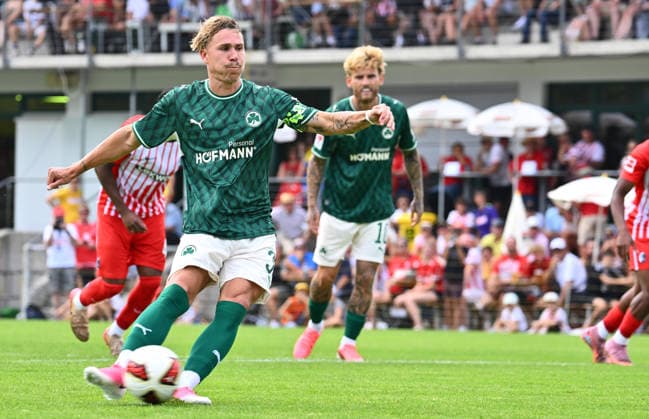 July 31, 2026 Soccer Season 2026–2027 Exhibition Match Friendly Match Preseason Match SC Freiburg SpVgg Greuther Fürth Kleeblatt Sports Photo by Zink xwoxzix; regulations prohibit any use of photographs as image sequences and or quasi-video; for editorial use only. Felix Klaus 30, SpVgg Greuther Fürth scores a goal—a shot on goal resulting in a 0–1 lead via a penalty kick