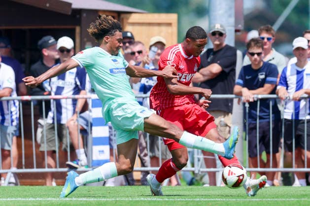 Oluwaseun Adewumi of Hertha BSC Berlin and Maik Afri Akumu of 1. FC Köln battle for the ball, Friendly match, 1. FC Köln vs. Hertha BSC Berlin, Koasa Stadium on July 31, 2026, in St. Johann in Tirol, Austria. Photo by Marco Steinbrenner, DeFodi Images. Oluwaseun Adewumi of Hertha BSC Berlin and Maik Afri Akumu of 1. FC Köln battle for the ball, Friendly match, 1 FC Köln vs. Hertha BSC Berlin, Koasastadion, July 31, 2026, in St. Johann in Tirol, Austria. Photo by Marco Steinbrenner, DeFodi Images
