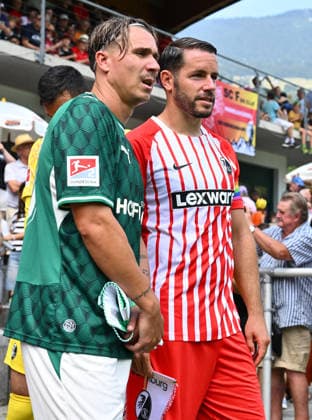 July 31, 2026 Soccer Season 2026–2027 Exhibition Match Friendly Match Preseason Match SC Freiburg vs. SpVgg Greuther Fürth Kleeblatt Sports photo by Zink xwoxzix; regulations prohibit any use of photographs as image sequences and or quasi-video; for editorial use only. Felix Klaus 30, SpVgg Greuther Fürth; Christian Günter 30, SC Freiburg, before kickoff