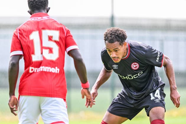 260731 Standard de Liege vs Arminia Bielefeld Monju Momuluh (14) of Arminia Bielefeld during a friendly soccer game in the preparations ahead of the Jupiler Pro League season 2026 - 2027 between Standard de Liege and Arminia Bielefeld from Germany on July 31 , 2026 in Liege, Belgium. (Photo by Stijn Audooren Isosport) Liege SL16 Football Campus Liege Belgium  Copyright: xIsosportxStijnxAudoorenx