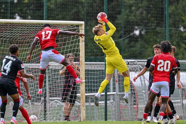 260731 Standard de Liege vs Arminia Bielefeld Jonas Kersken (1) of Arminia Bielefeld during a friendly soccer game in the preparations ahead of the Jupiler Pro League season 2026 - 2027 between Standard de Liege and Arminia Bielefeld from Germany on July 31 , 2026 in Liege, Belgium. (Photo by Stijn Audooren Isosport) Liege SL16 Football Campus Liege Belgium  Copyright: xIsosportxStijnxAudoorenx