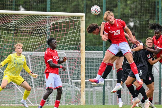 260731 Standard de Liege vs Arminia Bielefeld Ibe Hautekiet (25) of Standard CL during a friendly soccer game in the preparations ahead of the Jupiler Pro League season 2026 - 2027 between Standard de Liege and Arminia Bielefeld from Germany on July 31 , 2026 in Liege, Belgium. (Photo by Stijn Audooren Isosport) Liege SL16 Football Campus Liege Belgium  Copyright: xIsosportxStijnxAudoorenx