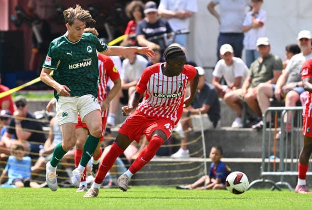 July 31, 2026 Soccer Season 2026–2027 Exhibition Match Friendly Match Preseason Match SC Freiburg SpVgg Greuther Fürth Kleeblatt Sports Photo by Zink xwoxzix; regulations prohibit any use of photographs as image sequences and or quasi-video; for editorial use only. Gian Luca Gian Luca Itter, 27, SpVgg Greuther Fürth; Bruno Ogbus, 43, SC Freiburg