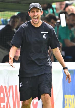 July 31, 2026 Soccer Season 2026–2027 Exhibition Match Friendly Match Preseason Match SC Freiburg vs. SpVgg Greuther Fürth Kleeblatt Sports Photo by Zink xwoxzix; regulations prohibit any use of photographs as image sequences and or quasi-video; for editorial use only. Julian Schuster, Coach SC Freiburg shouts, screams, roars